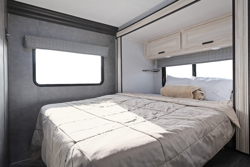 CanaDream Super Van Camper slaapkamer