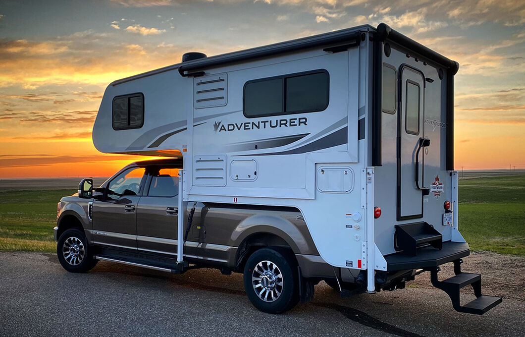 Fraserway Truck camper slide dinette | Campers Canada