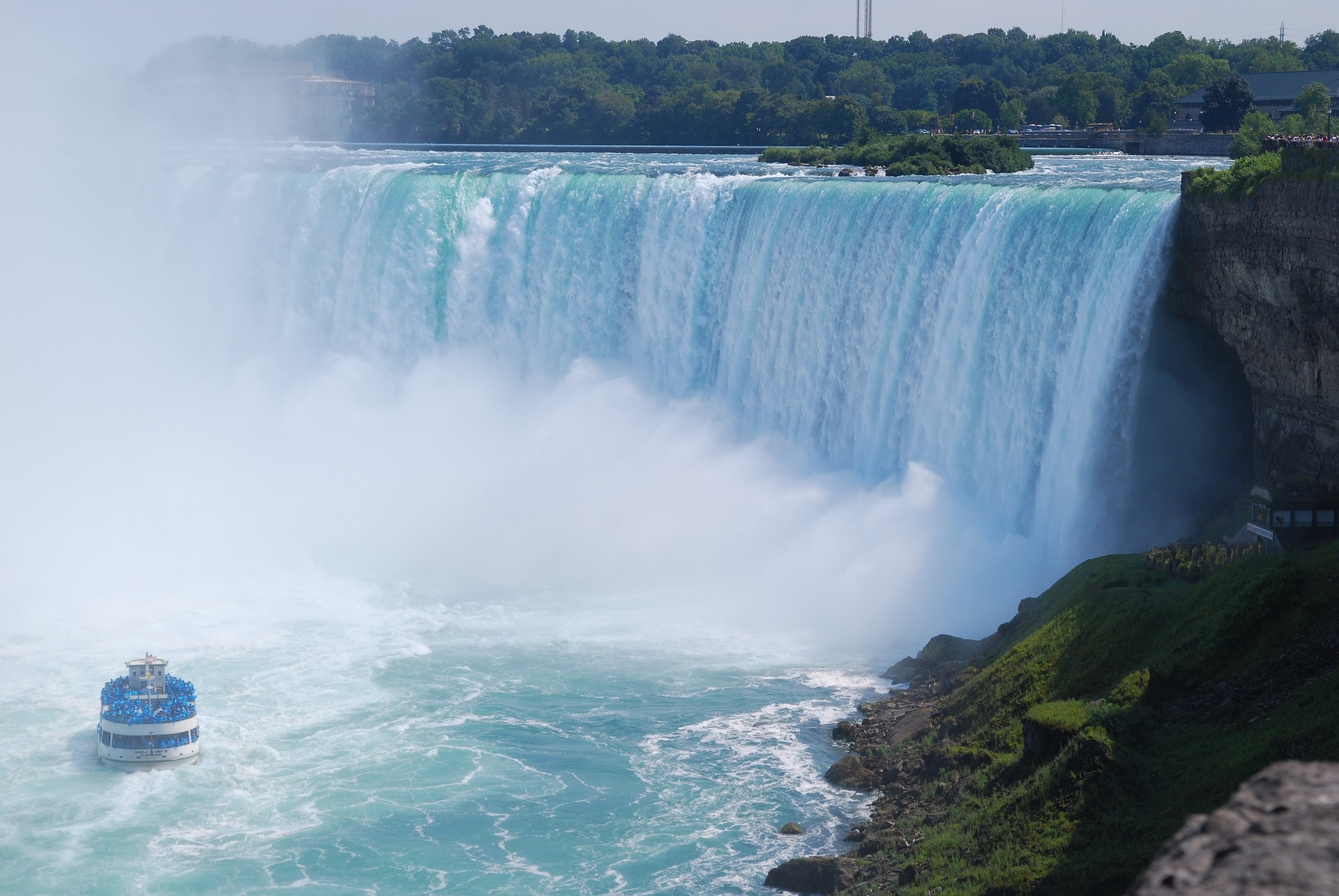 Niagara Falls boot | Campers Canada