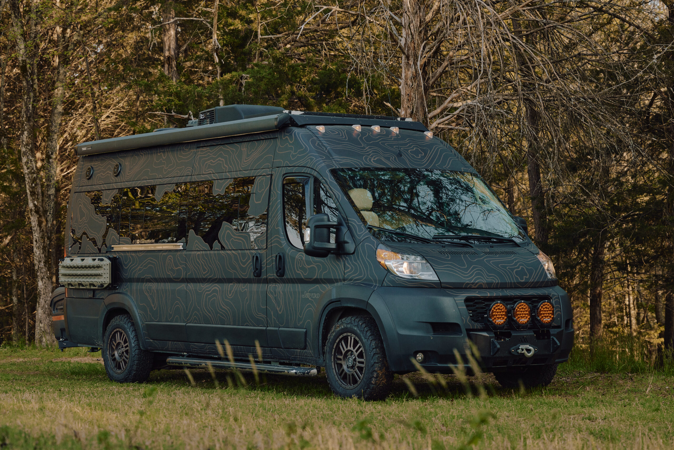 Owasco RV The Beaver Van Jayco Swift huren | Campers Canada