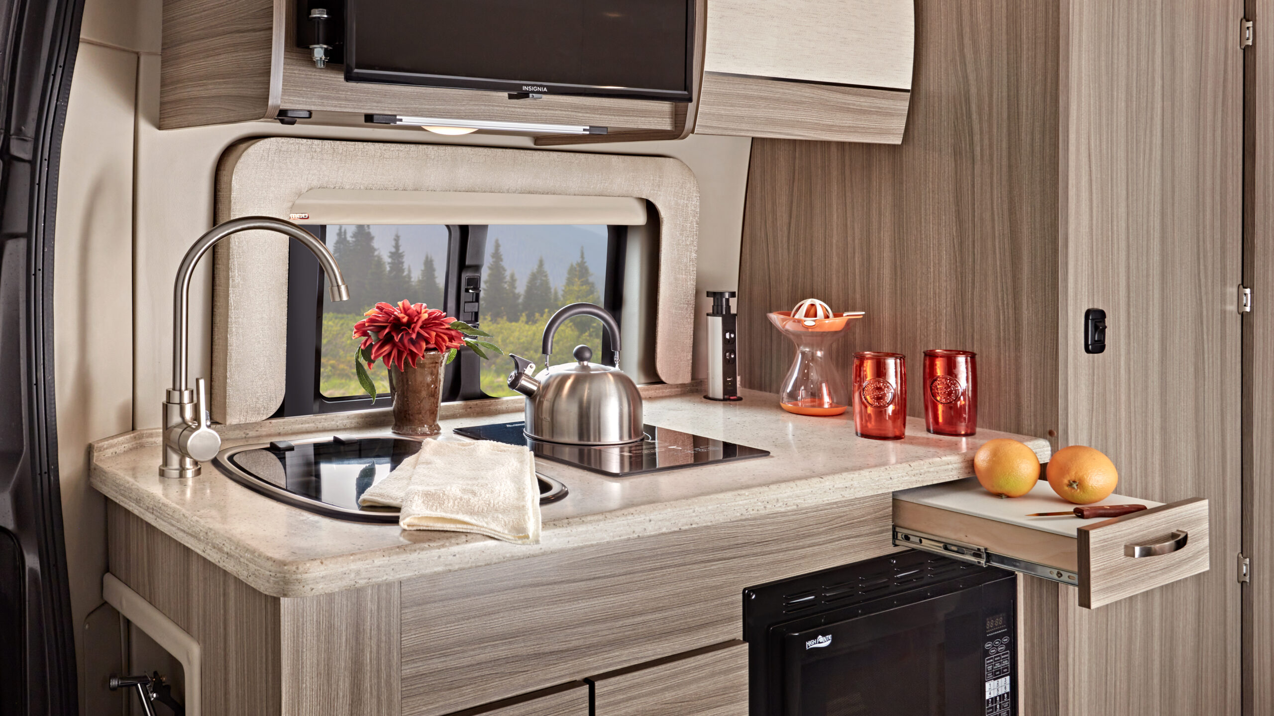 Owasco RV The Beaver Van Jayco Swift huren Canada keuken Owasco RV The Beaver Van Jayco Swift huren | Campers Canada