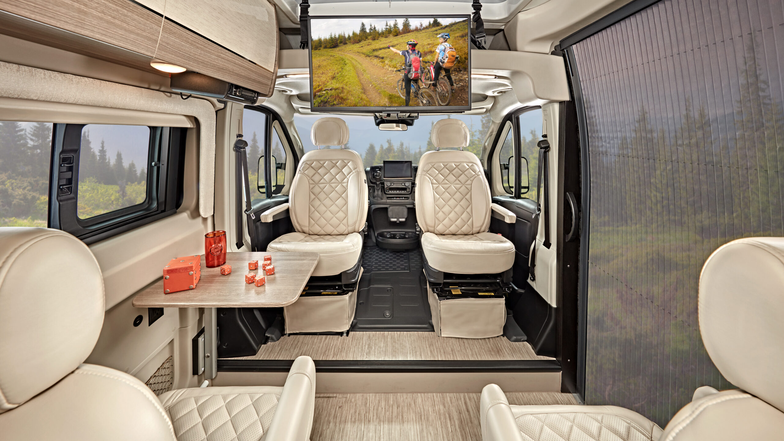 Owasco RV The Beaver Van Jayco Swift huren | Campers Canada