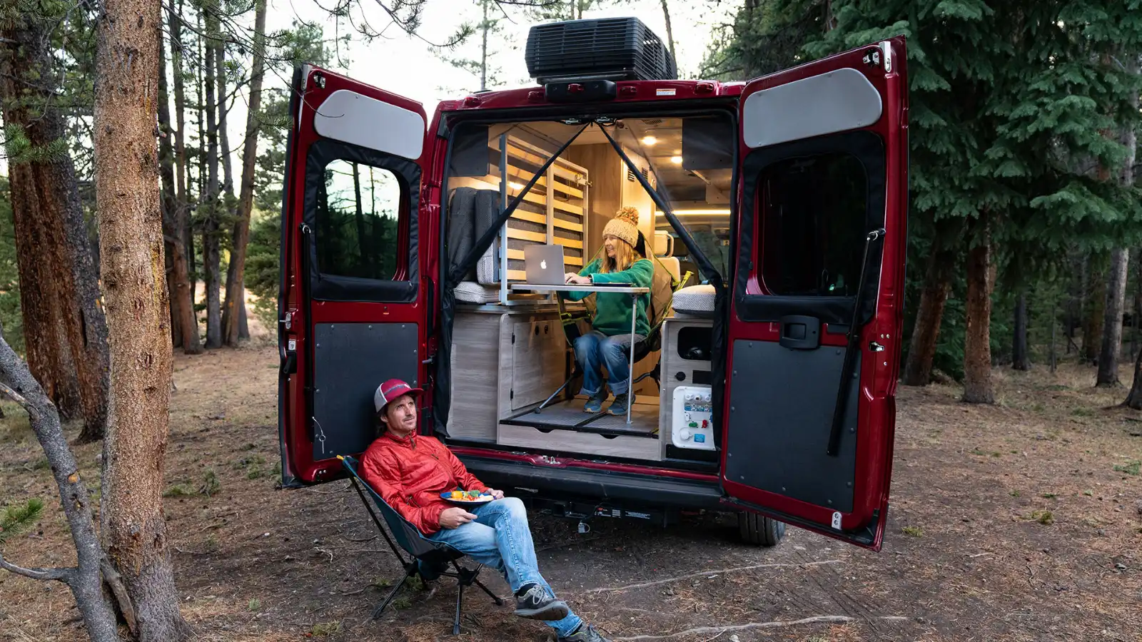 Owasco RV The Beaver Van Winnebago Solis huren | Campers Canada