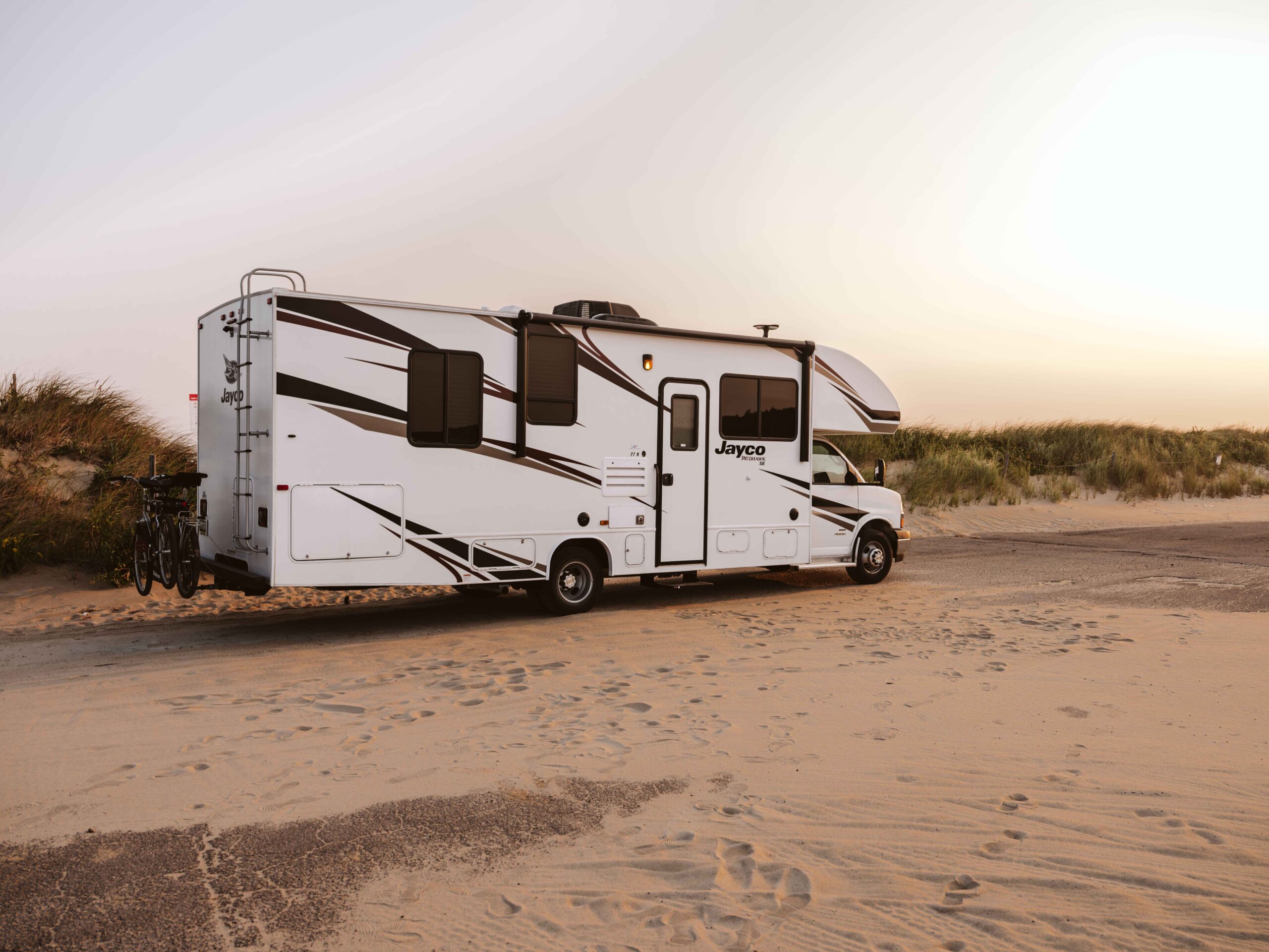 Owasco RV The Black Bear C26 camper huren | Campers Canada