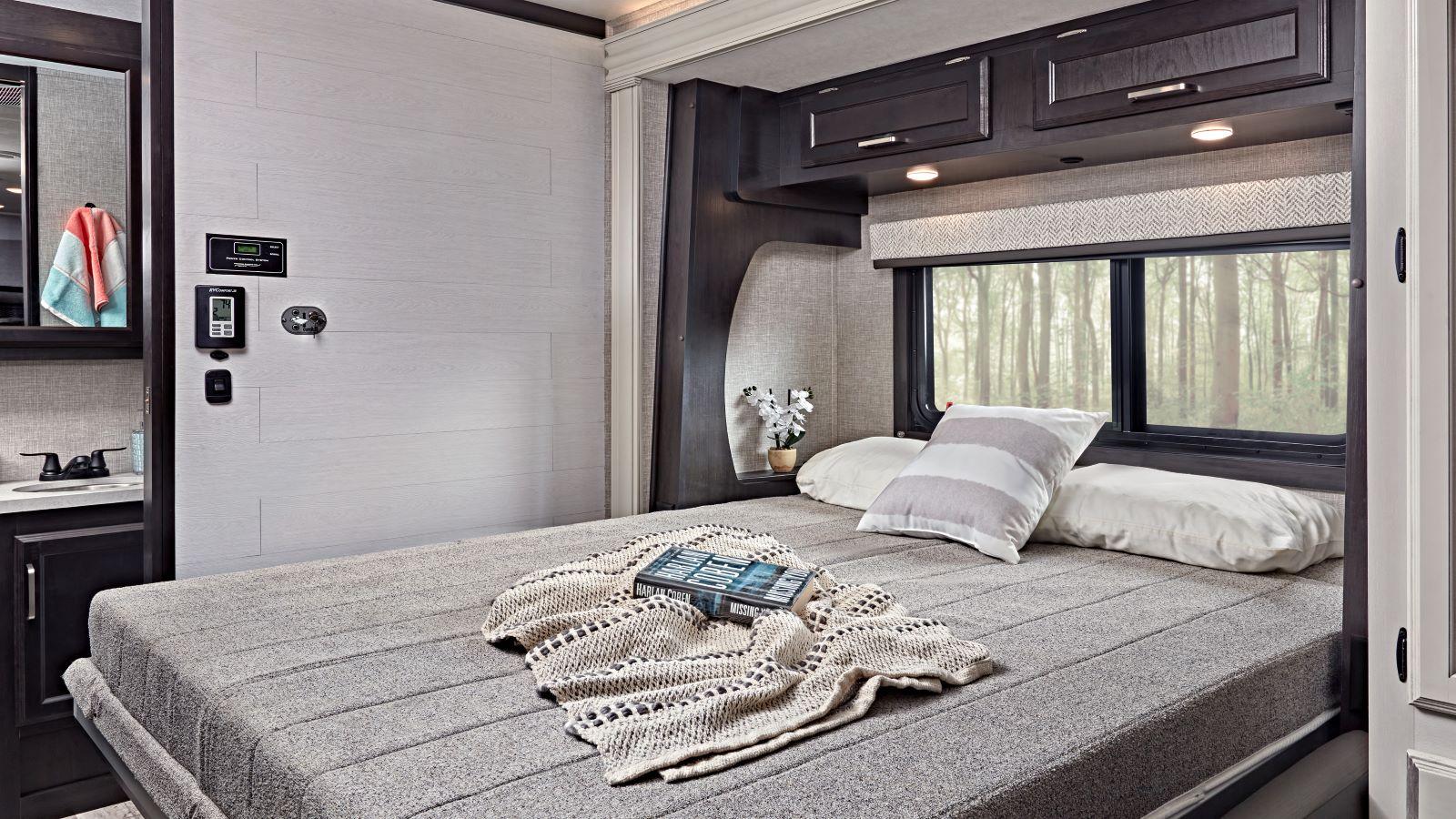 Owasco RV The Moose C30 camper huren | Campers Canada