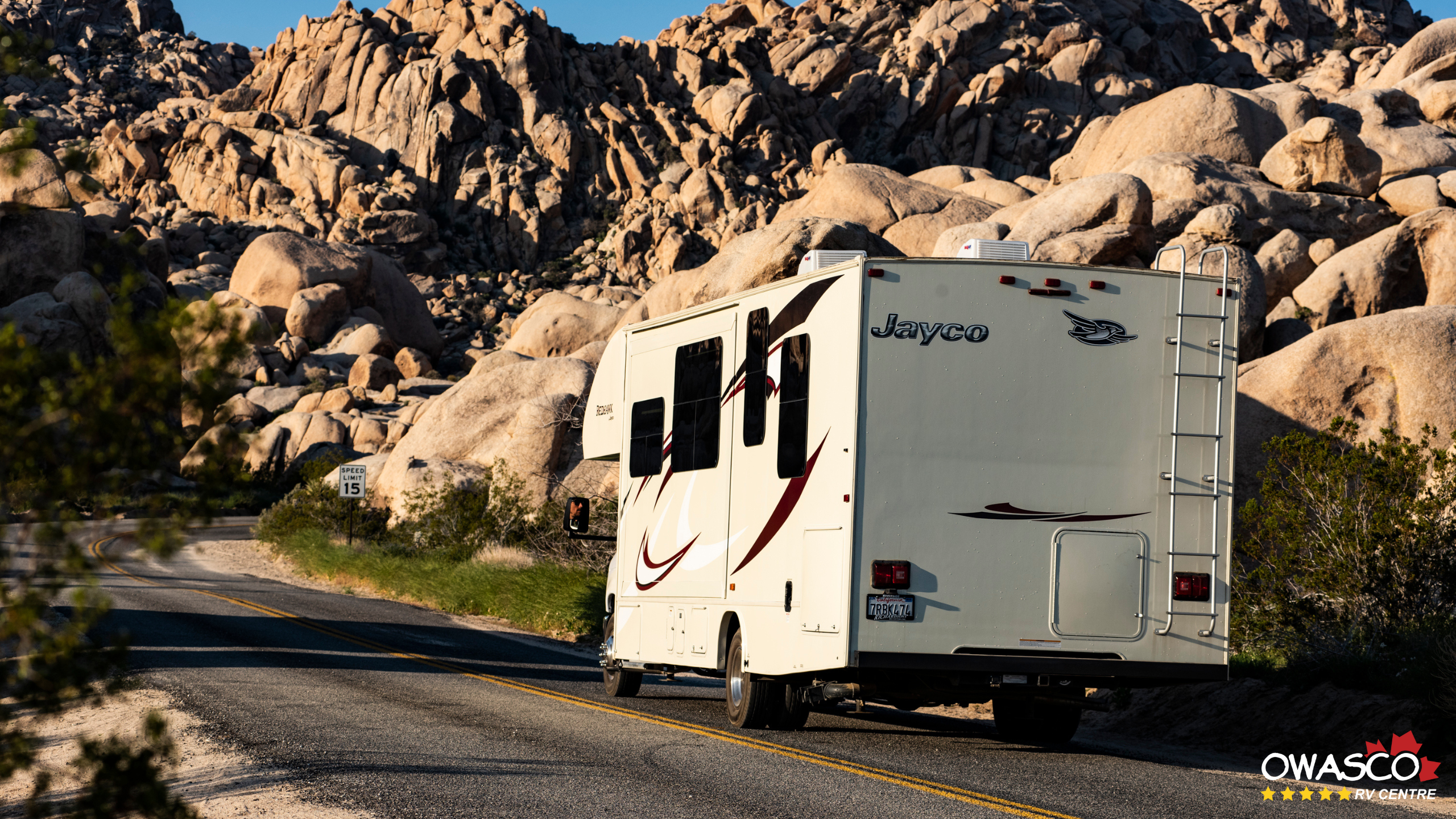 Owasco RV luxe camper huren Canada achterkant Owasco RV luxe camper huren | Campers Canada