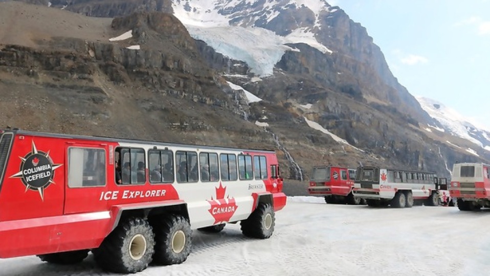 Athabasca tour ice explorer | Campers Canada