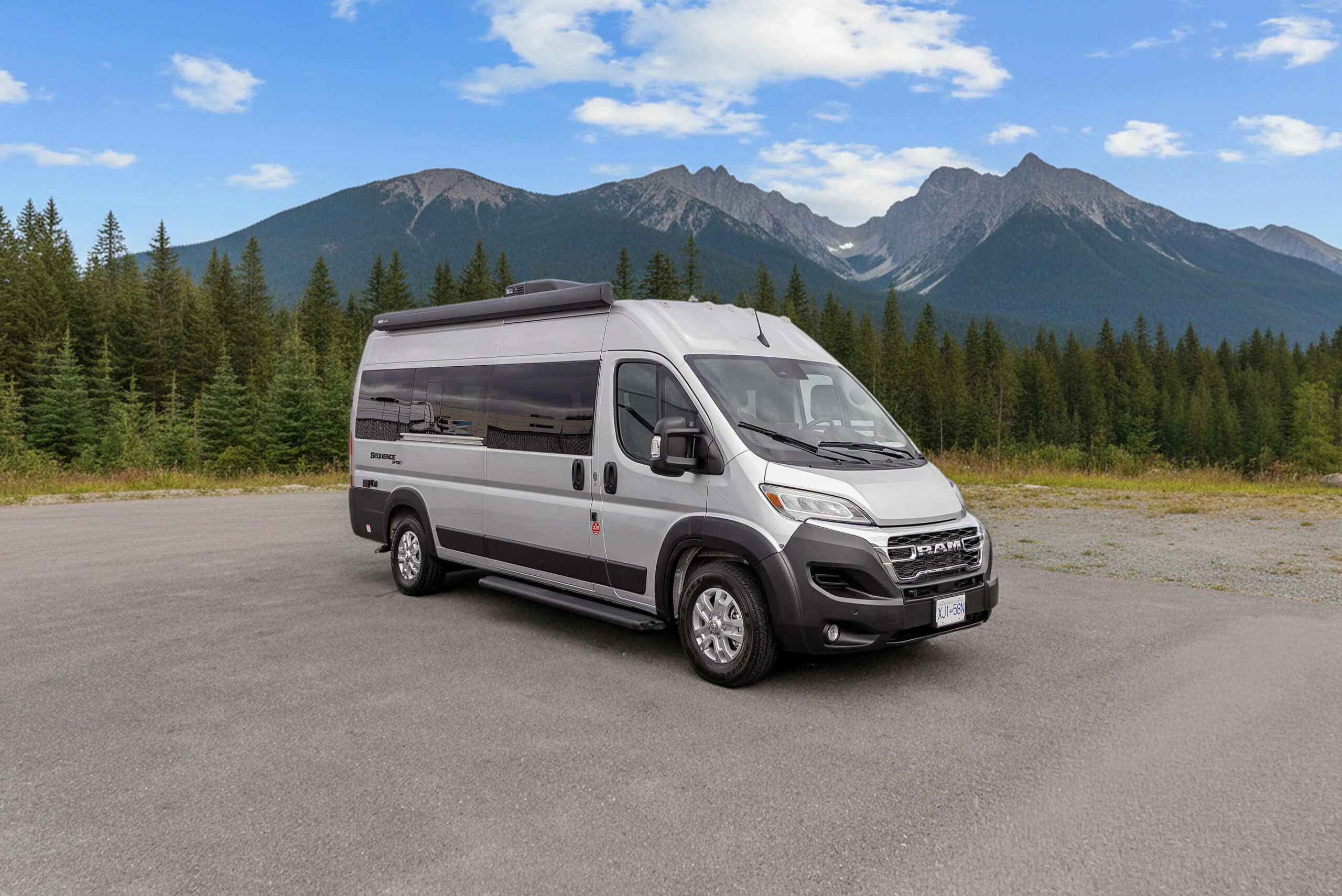Meridian B Deluxe Exterieur | Campers Canada